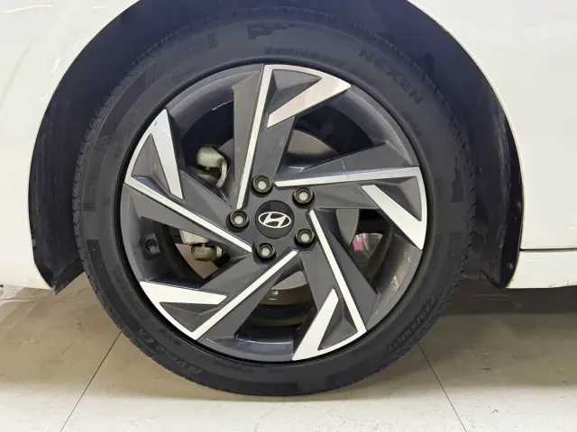 Hyundai Elantra — Фото автомобиля 21