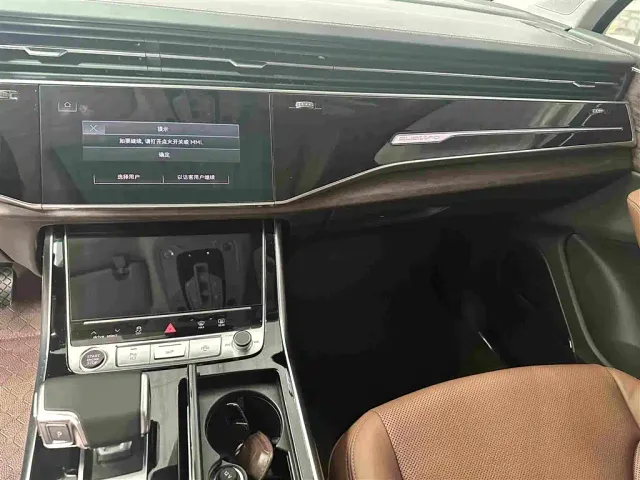Audi Q7 — Фото автомобиля 9