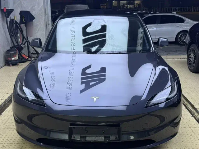 Tesla Model 3 — Фото автомобиля 2