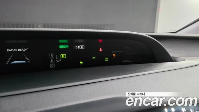 Toyota Prius — Фото автомобиля 12
