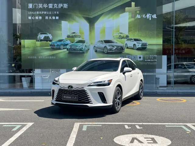 Фотография автомобиля — Lexus RX