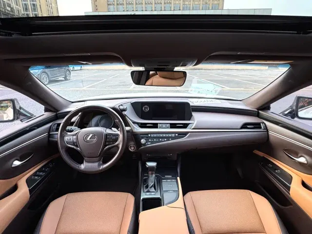 Lexus ES — Фото автомобиля 4