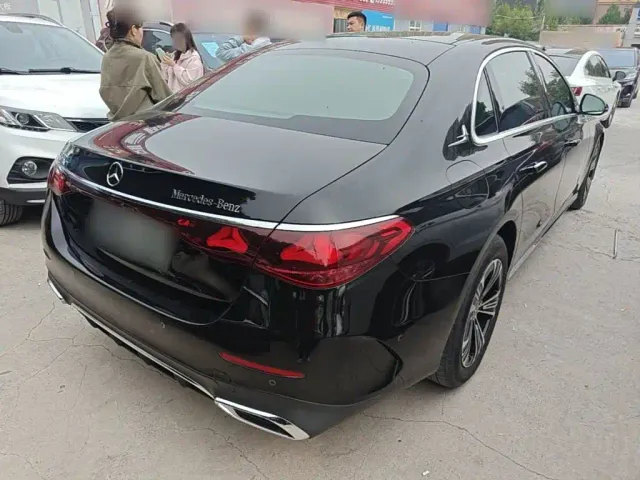 Mercedes-Benz E-Class — Фото автомобиля 6