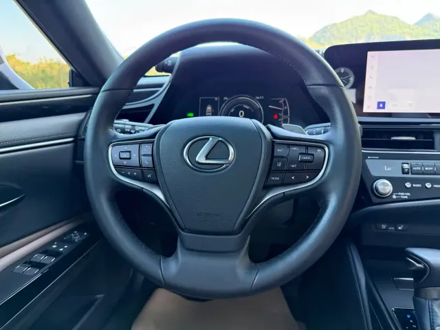 Lexus ES — Фото автомобиля 9