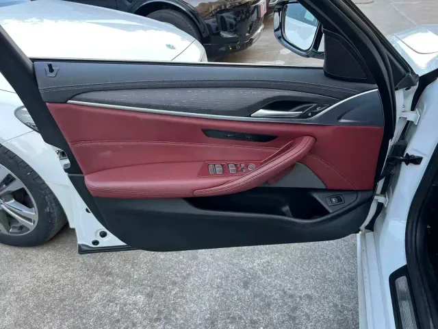 BMW 5 Series — Фото автомобиля 15