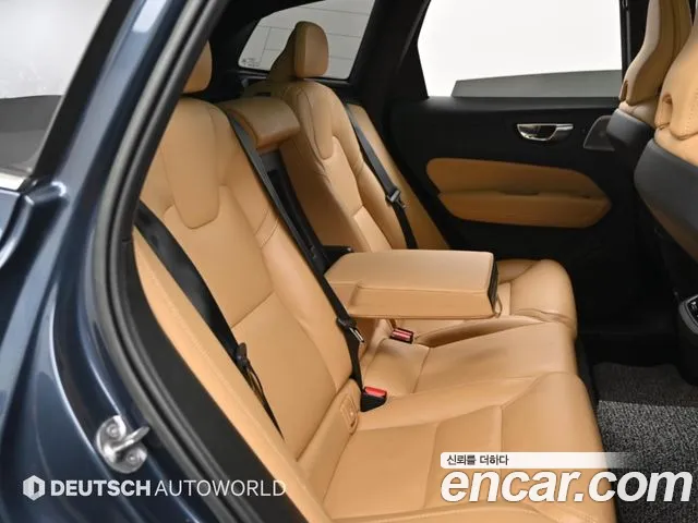 Volvo XC60 Generation 2 — Фото автомобиля 12