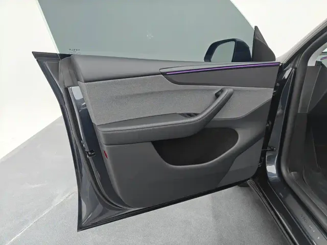 Tesla Model Y — Фото автомобиля 25