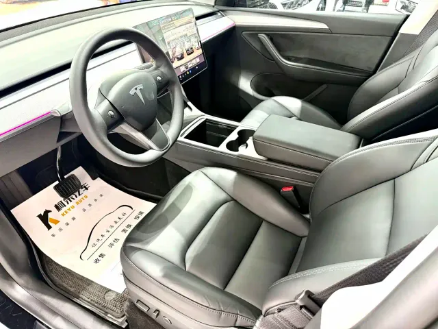 Tesla Model Y — Фото автомобиля 6