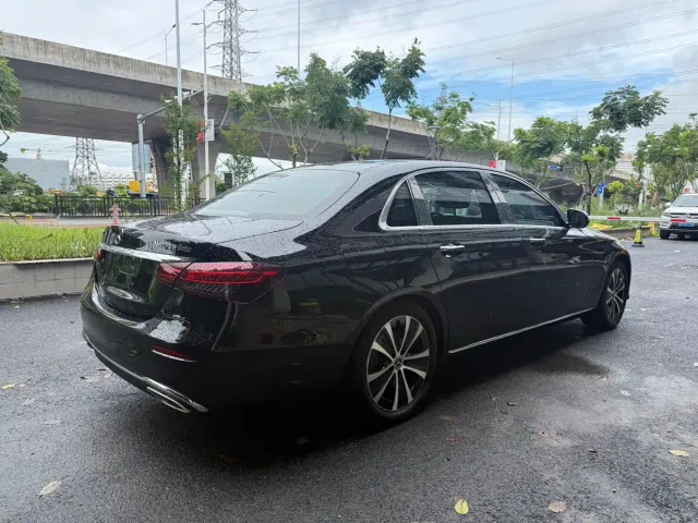 Mercedes-Benz E-Class — Фото автомобиля 5