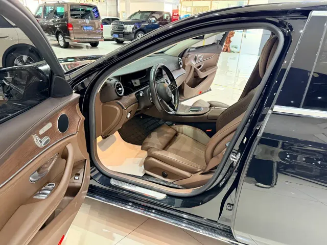 Mercedes-Benz E-Class — Фото автомобиля 8