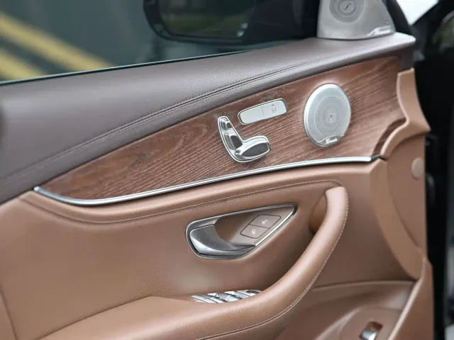 Mercedes-Benz E-Class — Фото автомобиля 11