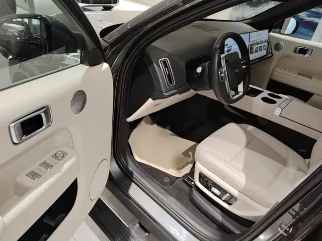 Li Auto L9 — Фото автомобиля 15
