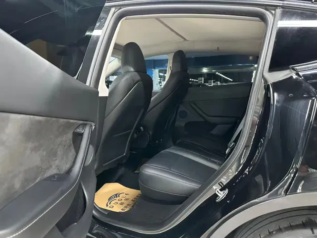 Tesla Model Y — Фото автомобиля 6