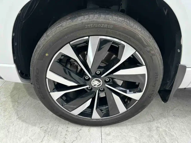 Skoda Karoq — Фото автомобиля 25