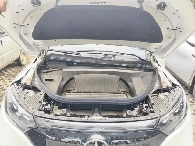 Mercedes-Benz EQE SUV — Фото автомобиля 3