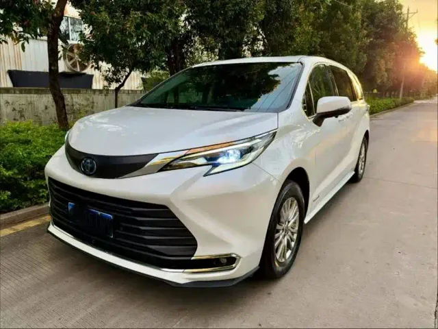 Фотография автомобиля — Toyota Sienna