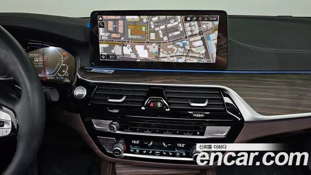 BMW 5 Series G30 — Фото автомобиля 14
