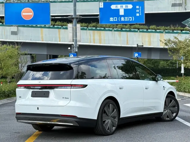 Li Auto i9 — Фото автомобиля 16