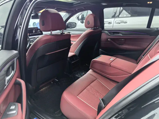 BMW 5 Series — Фото автомобиля 6