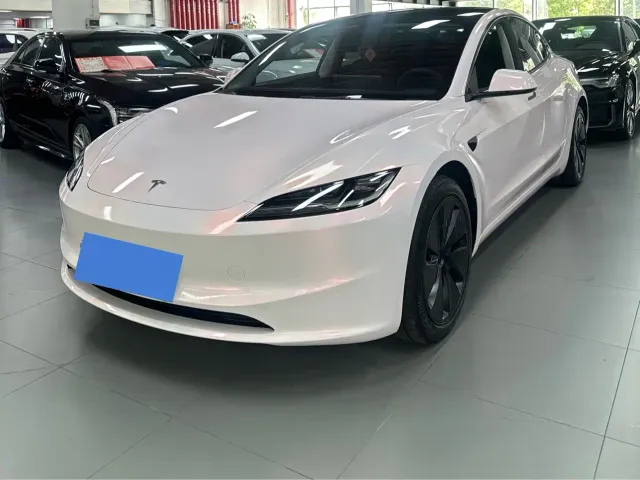 Tesla Model 3 — Фото автомобиля 3