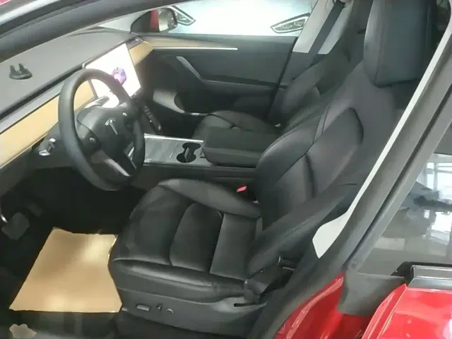 Tesla Model Y — Фото автомобиля 14