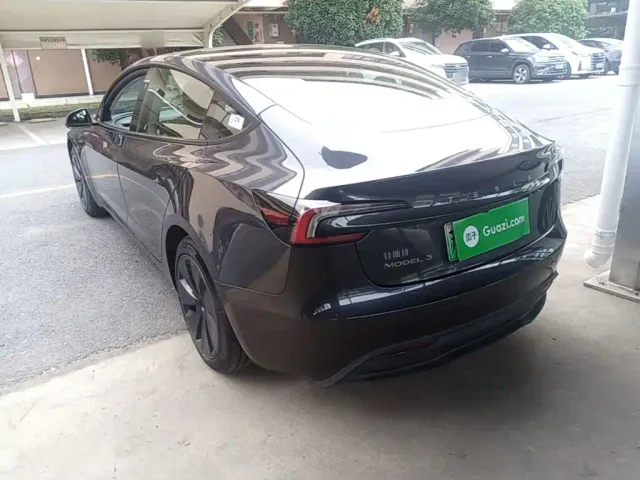Tesla Model 3 — Фото автомобиля 4