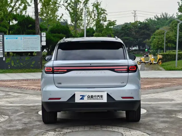 Leapmotor C11 — Фото автомобиля 3