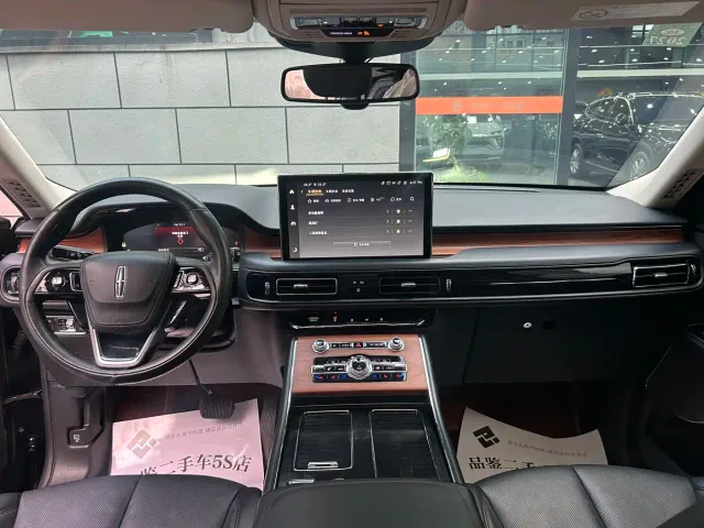 Lincoln Aviator — Фото автомобиля 15