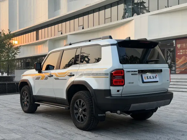 Toyota Prado — Фото автомобиля 7