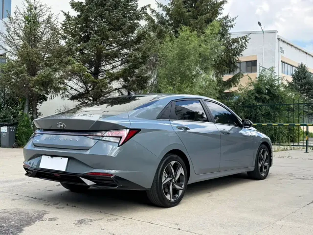 Hyundai Elantra — Фото автомобиля 5