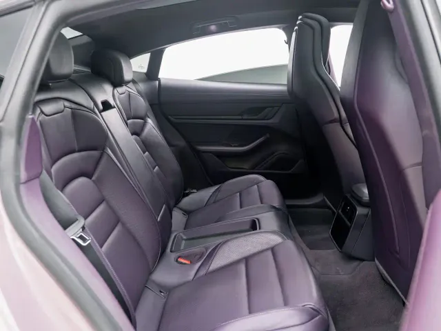 Porsche Taycan — Фото автомобиля 18
