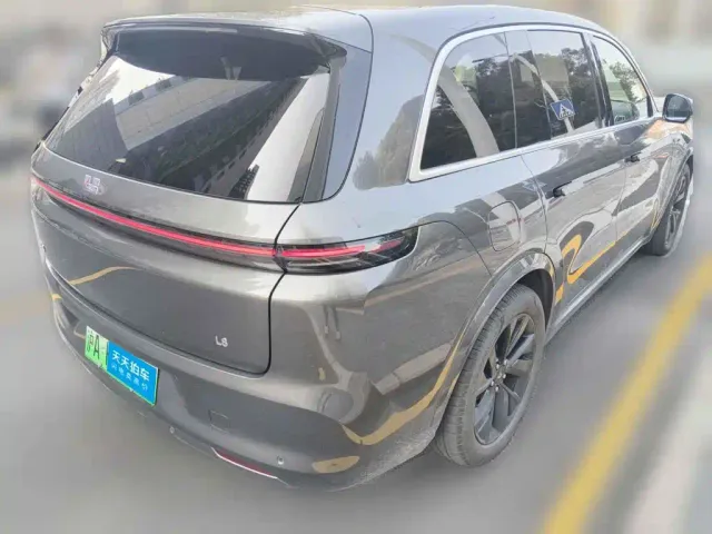 Li Auto L8 — Фото автомобиля 2