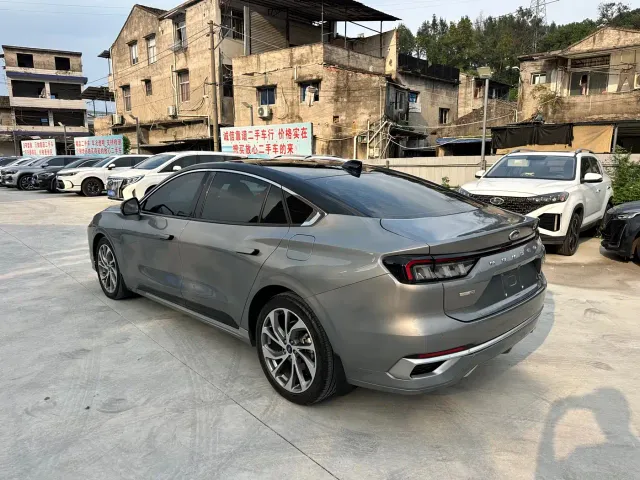 Ford Mondeo — Фото автомобиля 3