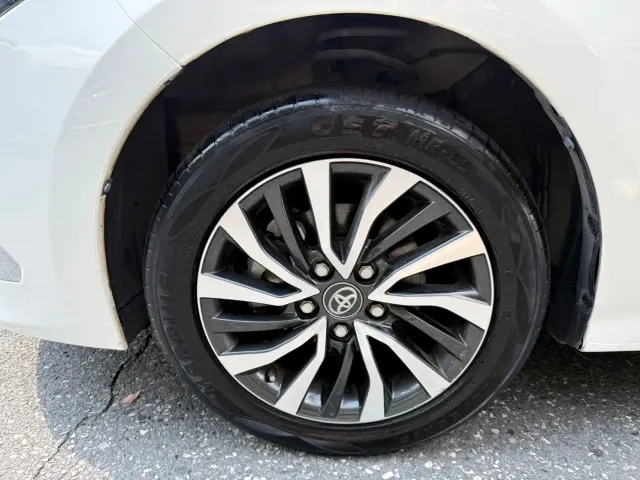 Toyota Corolla Twin Engine E+ — Фото автомобиля 12