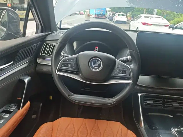 BYD Tang — Фото автомобиля 10