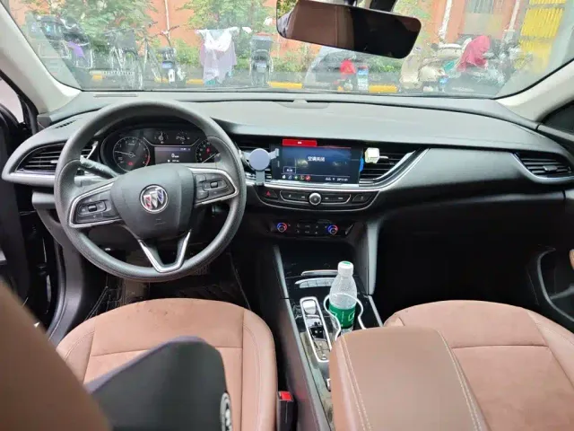 Buick Regal — Фото автомобиля 10