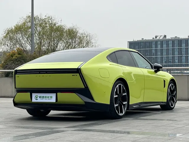 Xpeng P7 — Фото автомобиля 3