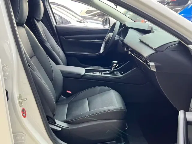 Mazda Axela — Фото автомобиля 20