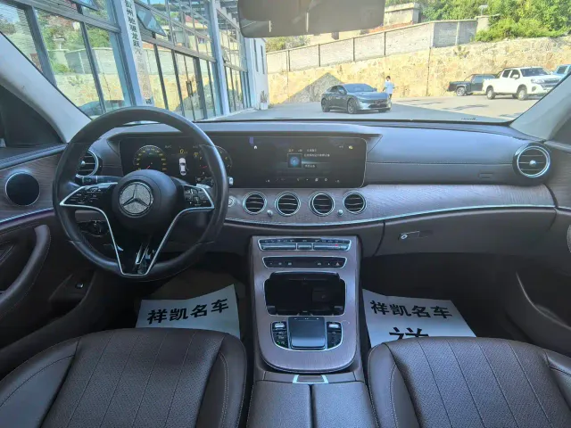 Mercedes-Benz E-Class — Фото автомобиля 5