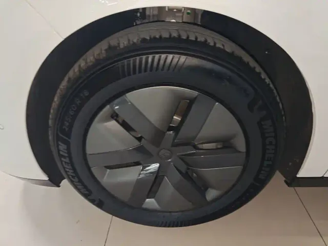 Li Auto MEGA — Фото автомобиля 22