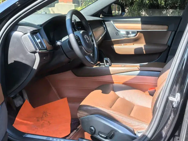 Volvo S90 — Фото автомобиля 13