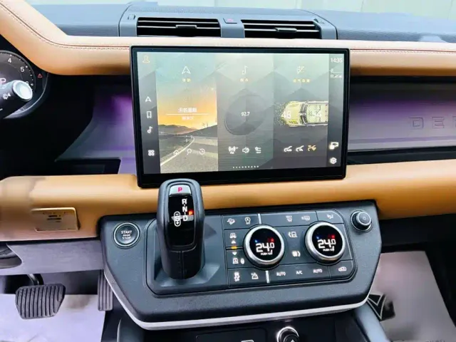 Land Rover Defender — Фото автомобиля 16