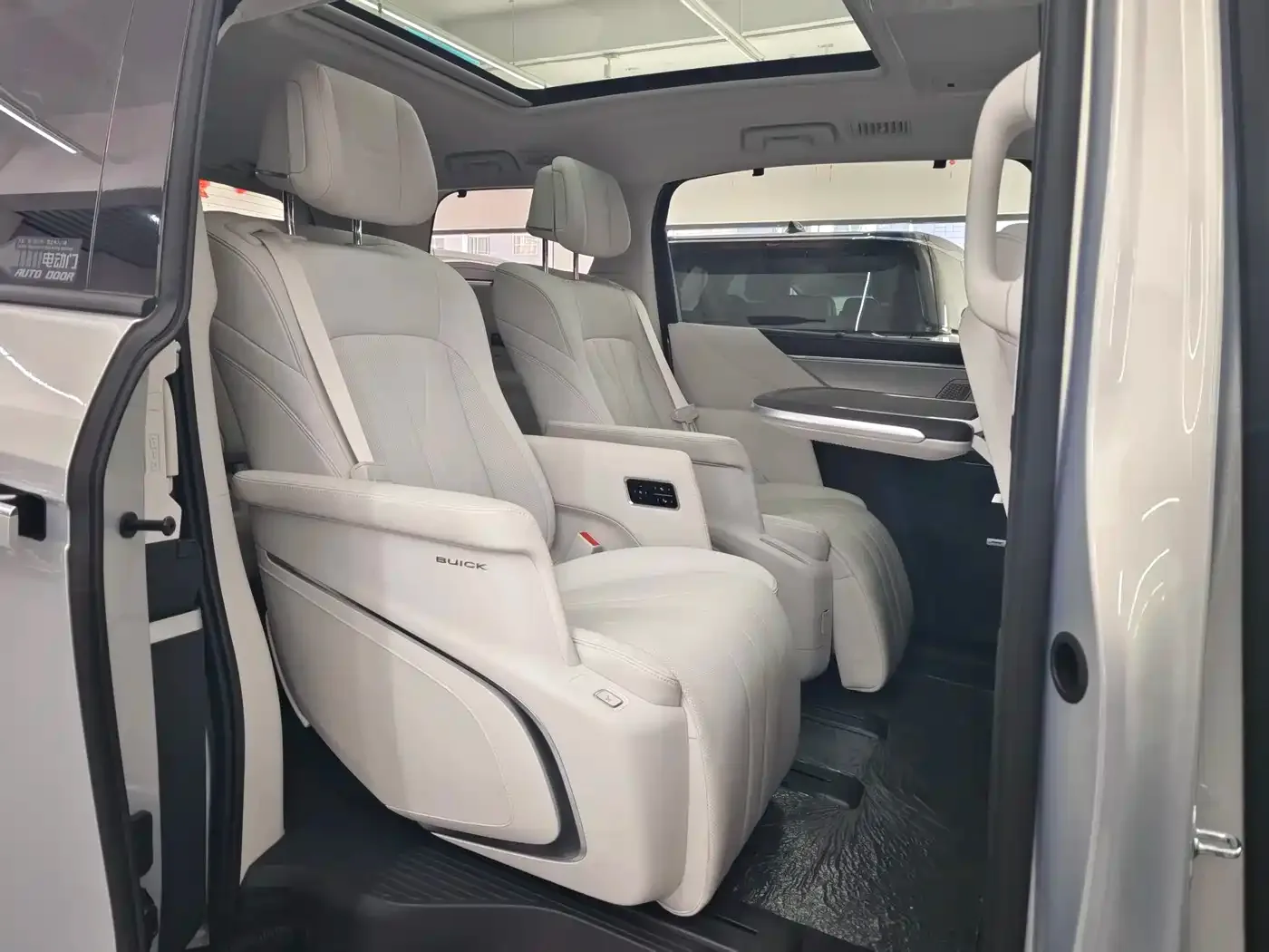 Buick Buick GL8 New Energy 2024 Landglory Luxury Edition 7-Seater — Фото автомобиля 18