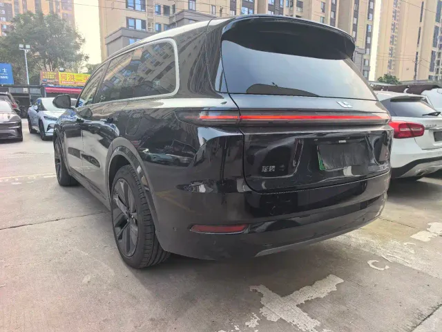 Li Auto L9 — Фото автомобиля 16
