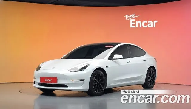 Фотография автомобиля — Tesla Model 3