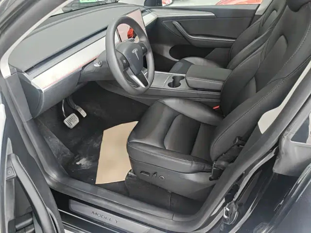 Tesla Model Y — Фото автомобиля 10