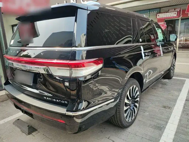 Lincoln Navigator — Фото автомобиля 6