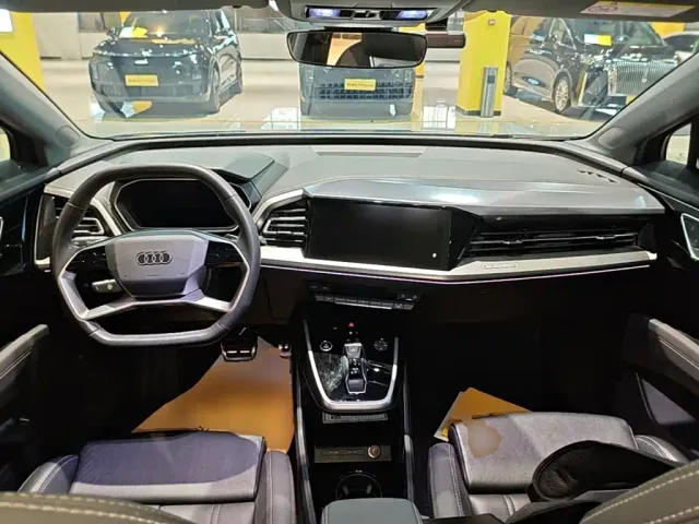 Audi Q4 e-tron — Фото автомобиля 9