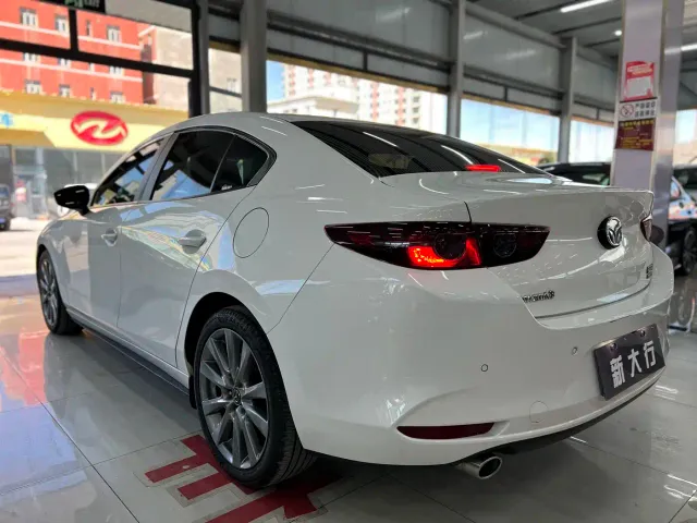 Mazda Axela — Фото автомобиля 9