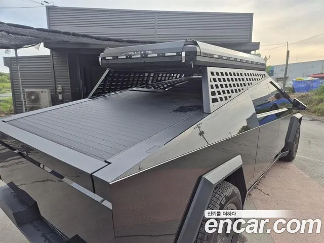 Tesla Cybertruck — Фото автомобиля 6